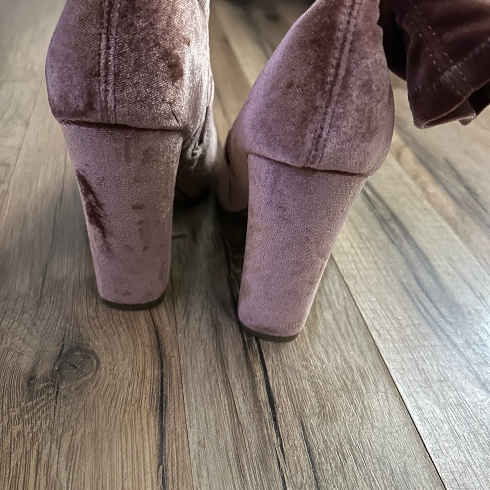 Steve Madden Blush Velvet Booties 5.5 - Picture 3 of 4